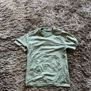 3 size mediun technical lululemon shirts